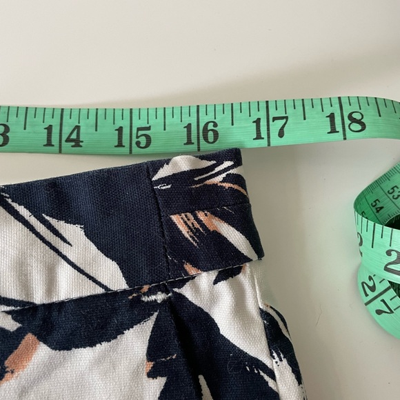 BANANA REPUBLIC Bermuda Shorts - NWOT - Picture 13 of 14